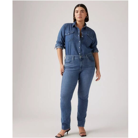 Levi's | Classic Straight Fit Jeans In Medium Wash - Picture 16 of 16